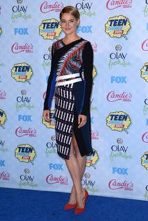 Shailene Woodley feet photo thumbnail