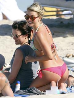 Julianne Hough feet photo thumbnail