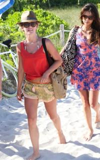 Julianne Hough feet photo thumbnail