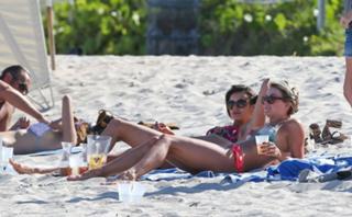 Julianne Hough feet photo thumbnail