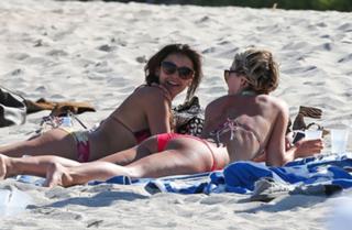 Julianne Hough feet photo thumbnail