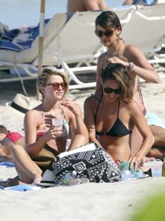 Julianne Hough feet photo thumbnail