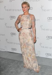 Julianne Hough feet photo thumbnail