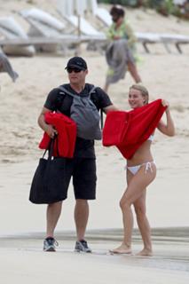 Julianne Hough feet photo thumbnail