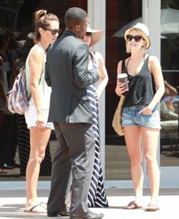 Julianne Hough feet photo thumbnail