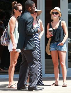 Julianne Hough feet photo thumbnail