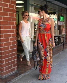 Julianne Hough feet photo thumbnail