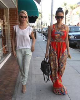 Julianne Hough feet photo thumbnail