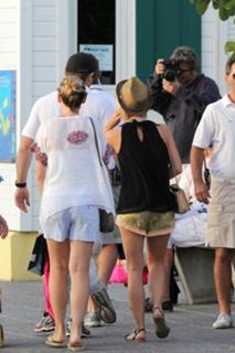 Julianne Hough feet photo thumbnail