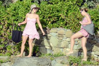 Julianne Hough feet photo thumbnail