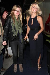 Julianne Hough feet photo thumbnail