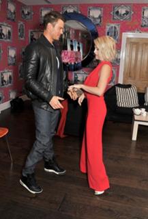 Julianne Hough feet photo thumbnail