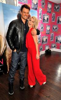 Julianne Hough feet photo thumbnail