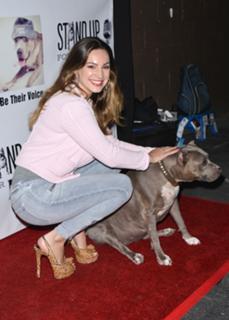 Kelly Brook feet photo thumbnail
