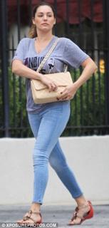 Kelly Brook feet photo thumbnail