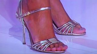 Caterina Balivo feet photo thumbnail