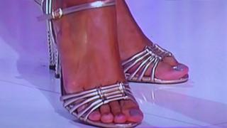 Caterina Balivo feet photo thumbnail