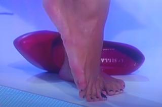 Caterina Balivo feet photo thumbnail