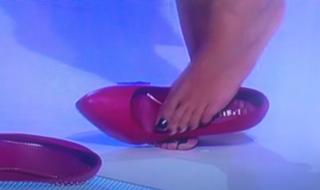 Caterina Balivo feet photo thumbnail