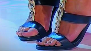 Caterina Balivo feet photo thumbnail