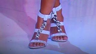 Caterina Balivo feet photo thumbnail