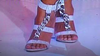 Caterina Balivo feet photo thumbnail