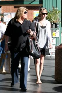 Taylor Swift feet photo thumbnail