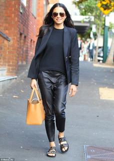 Jessica Gomes feet photo thumbnail
