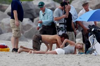 Julianne Hough feet photo thumbnail