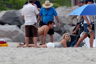 Julianne Hough feet photo thumbnail