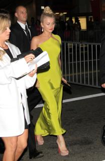 Julianne Hough feet photo thumbnail