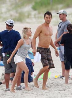 Julianne Hough feet photo thumbnail