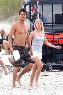 Julianne Hough feet photo thumbnail