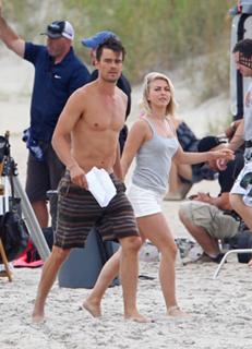Julianne Hough feet photo thumbnail