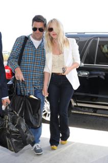 Julianne Hough feet photo thumbnail