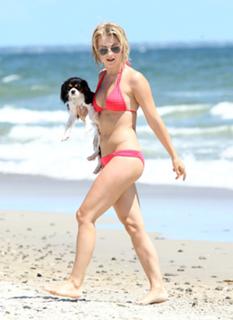 Julianne Hough feet photo thumbnail