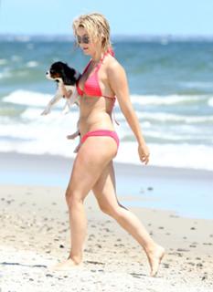 Julianne Hough feet photo thumbnail