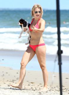 Julianne Hough feet photo thumbnail