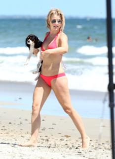 Julianne Hough feet photo thumbnail