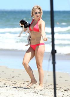 Julianne Hough feet photo thumbnail