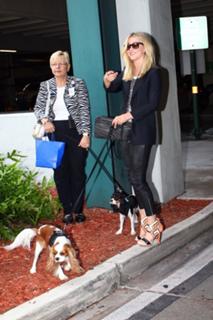 Julianne Hough feet photo thumbnail