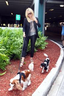 Julianne Hough feet photo thumbnail