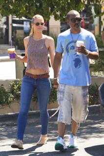Paige Butcher feet photo thumbnail