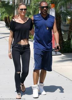 Paige Butcher feet photo thumbnail