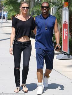 Paige Butcher feet photo thumbnail