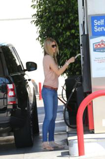Paige Butcher feet photo thumbnail