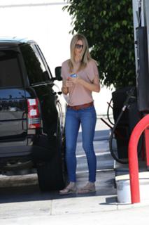 Paige Butcher feet photo thumbnail