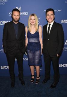 Dakota Fanning feet photo thumbnail