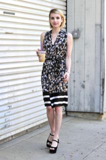 Emma Roberts feet photo thumbnail