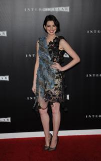 Anne Hathaway feet photo thumbnail
